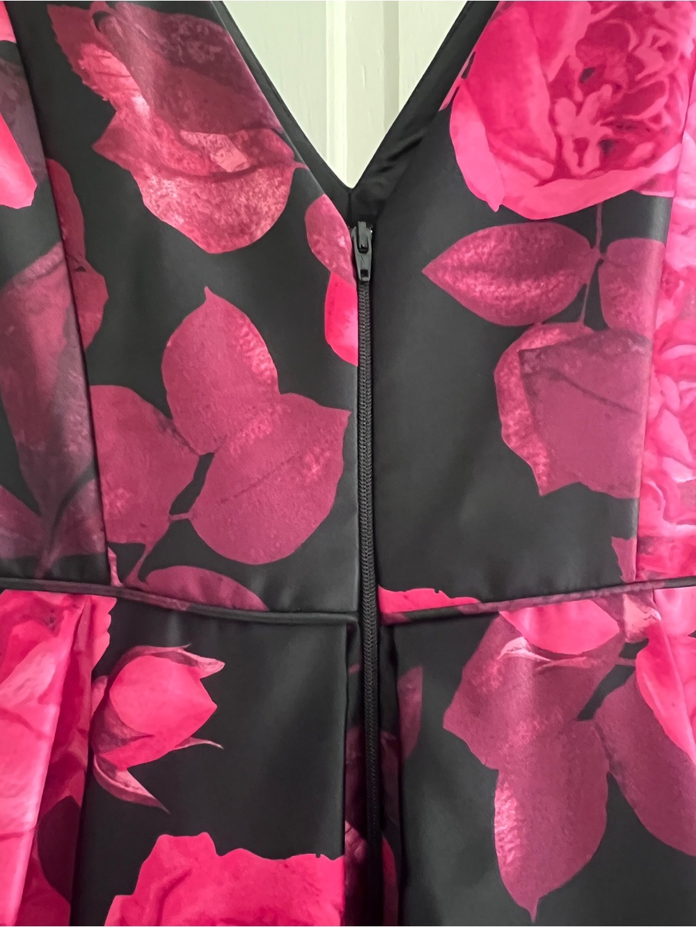 Gorgeous formal gown with pockets! - Picture 5 of 8